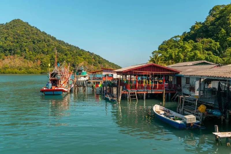 Koh Chang nổi bật với làn nước trong xanh