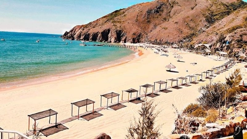 Bãi biển Kỳ Co mênh mông cát trắng tinh khiết