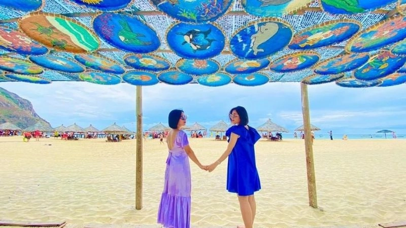 Bãi biển đẹp Quy Nhơn làm say lòng du khách