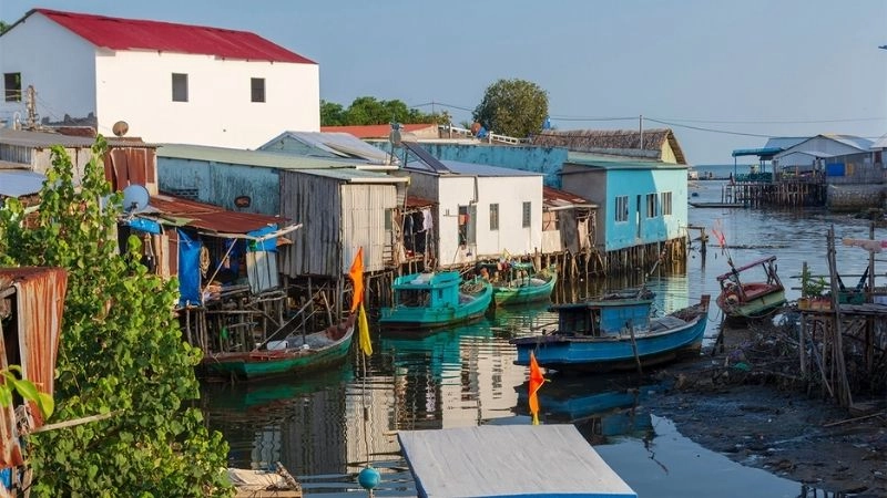Bình yên Làng chài Hàm Ninh trong tiếng sóng