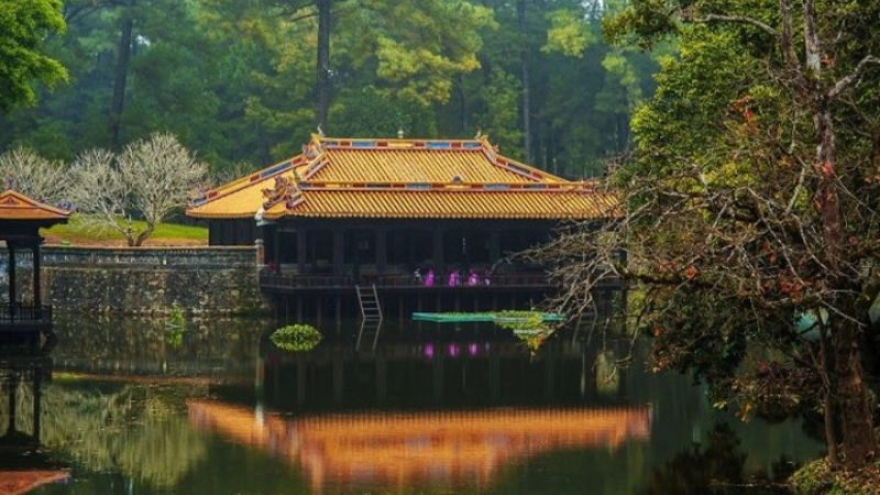 Cảnh quan Lăng Tự Đức hòa quyện cùng thiên nhiên