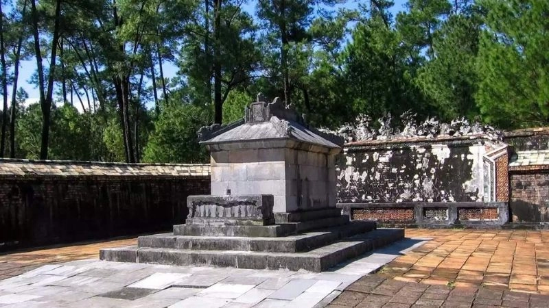 Cây xanh Lăng Tự Đức tỏa bóng mát lành