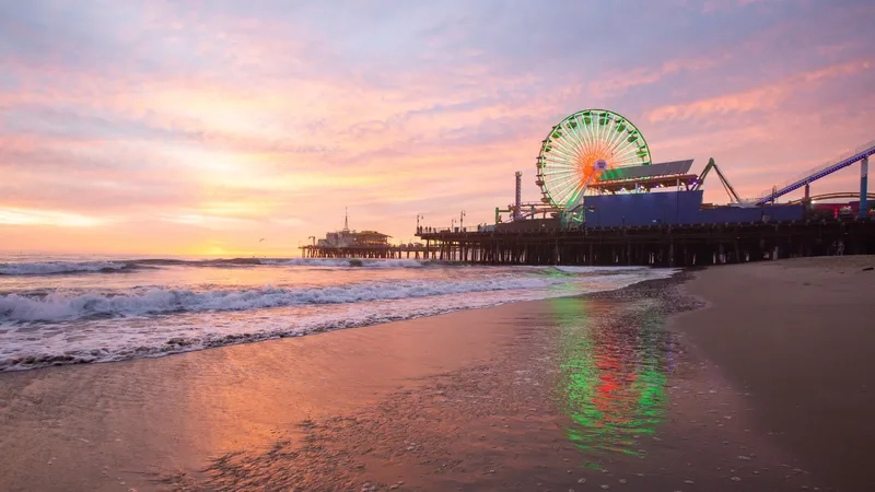 Los Angeles đẹp rực rỡ trong ánh nắng ban mai