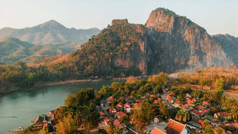 Luang Prabang yên bình giữa đất trời Lào