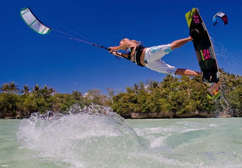 Cảnh lướt ván diều Mũi Né đầy năng lượng