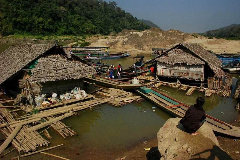 Khám phá bản làng cổ kính ở Mae Sariang