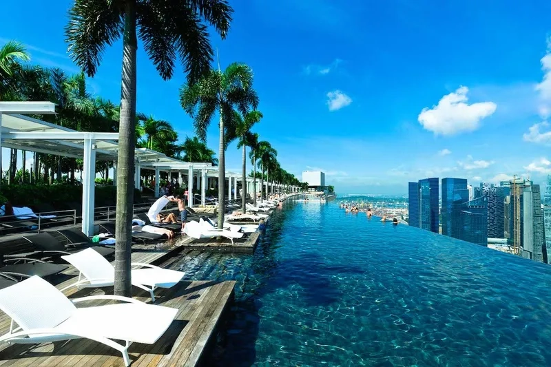 Hồ bơi vô cực nổi tiếng ở Marina Bay Sands