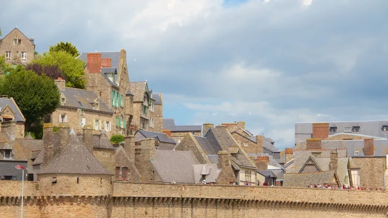 Hành trình khám phá cung điện Mont Saint-Michel đầy trải nghiệm thú vị