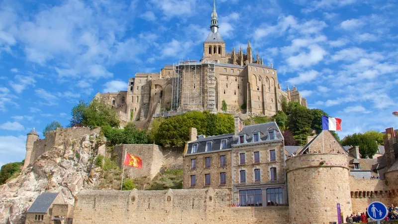 Khung cảnh bình yên bên cung điện Mont Saint-Michel