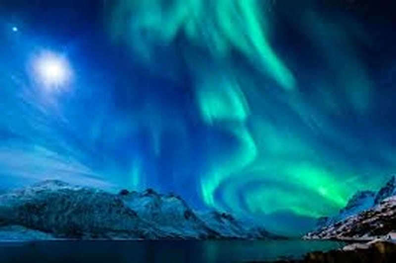 Ảnh Bắc Cực quang Iceland rực rỡ và lãng mạn