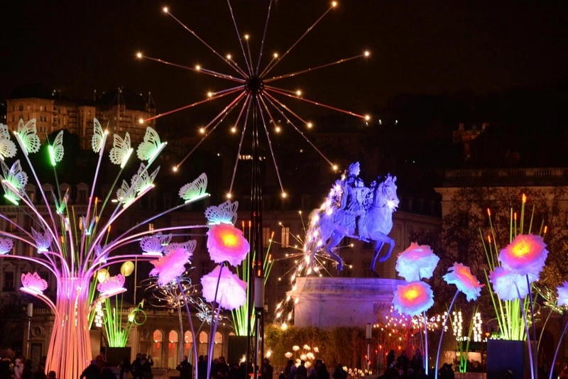 Pháp thơ mộng cùng lễ hội ánh sáng Lyon