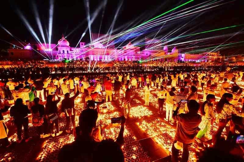 Lễ hội ánh sáng Diwali ở Ấn Độ rực rỡ và lôi cuốn