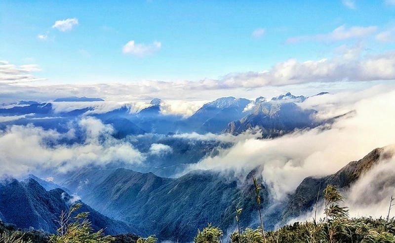 Núi non sương mù Điện Biên tạo cảnh sắc tuyệt vời khó quên