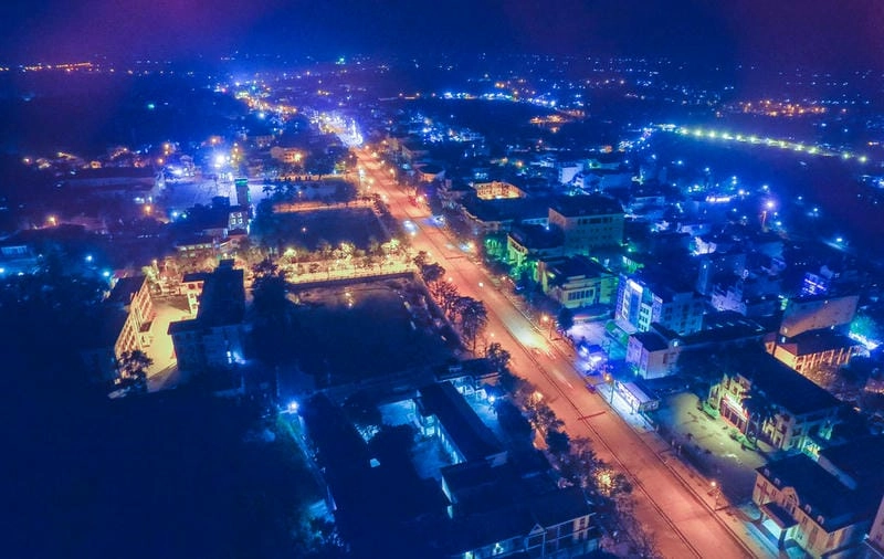 Điện Biên về đêm mùa đông lung linh ánh đèn huyền ảo