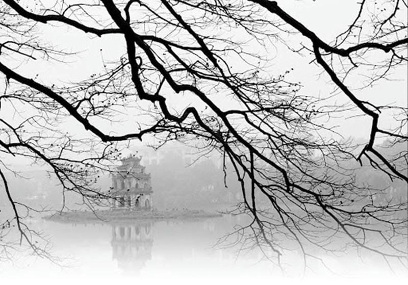 Lặng yên giữa phố với Hồ Gươm sương mù huyền ảo