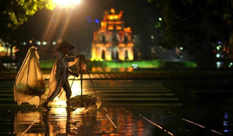 Ánh đèn mộng mị làm Hà Nội về đêm thêm quyến rũ