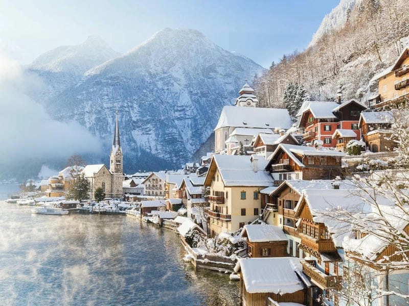 Mùa đông Áo với tuyết rơi Hallstatt