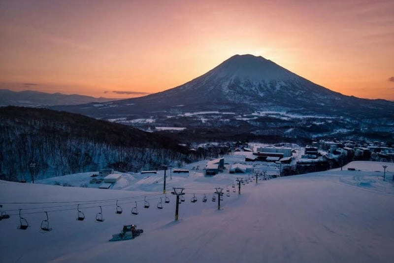 Hoàng hôn Hokkaido lãng mạn trong màn tuyết trắng