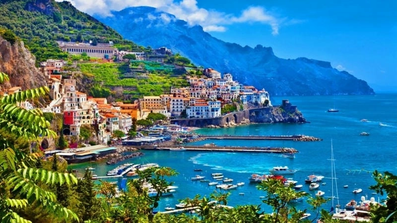 Những hoạt động thú vị tại bãi biển Amalfi mùa hè thu hút mọi du khách