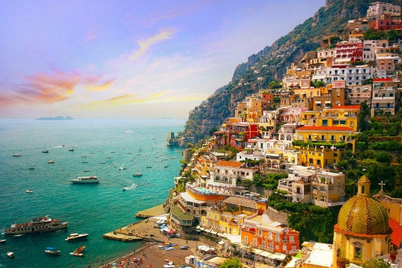 Mùa hè Ý luôn sôi động cùng bãi biển Amalfi