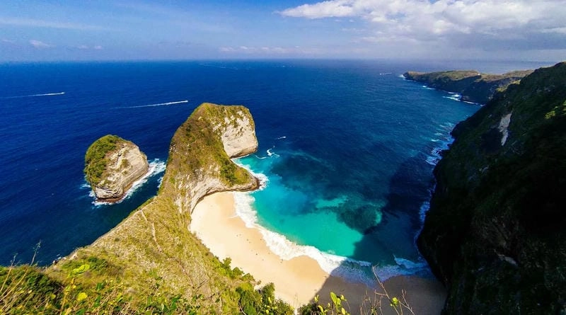 Ảnh bãi biển Bali đầy nắng và gió