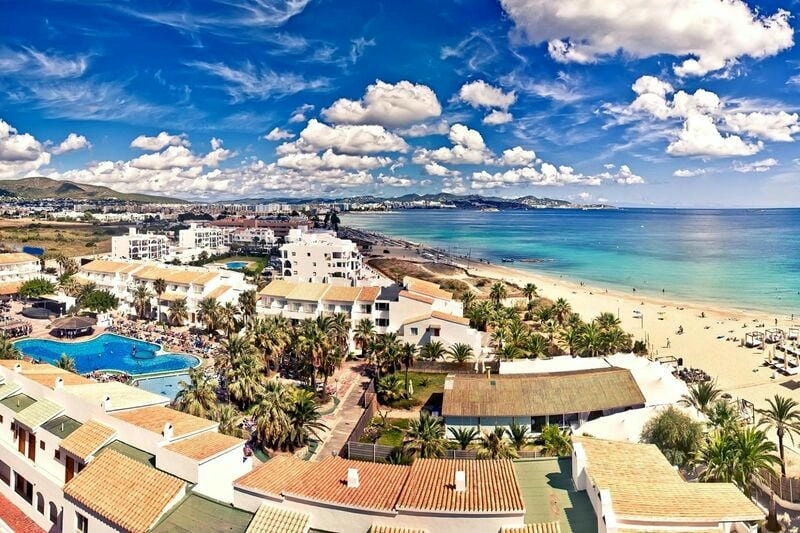 Mùa hè Tây Ban Nha sôi động cùng Ibiza