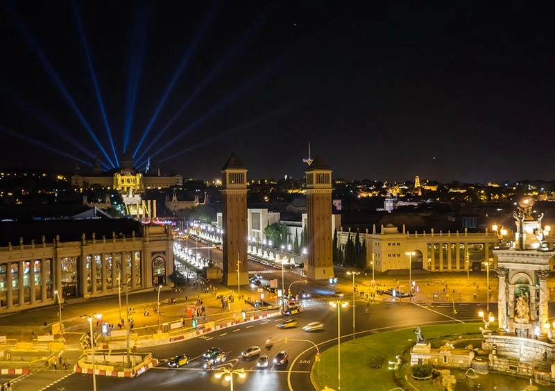 Mùa hè về đêm ở Ibiza đầy sôi động