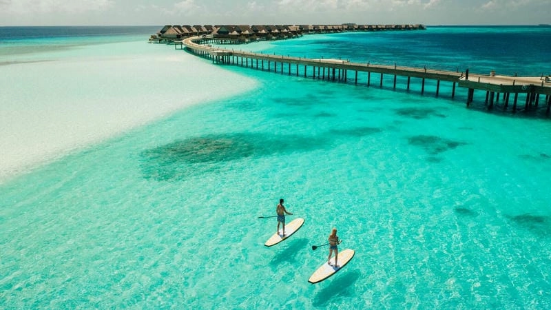 Ảnh bãi biển Maldives đầy nắng và gió