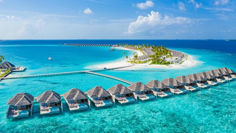 Sóng biển Maldives rì rào tại bãi biển Maldives