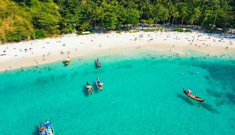Mùa hè bãi biển Phuket với những lễ hội rực rỡ