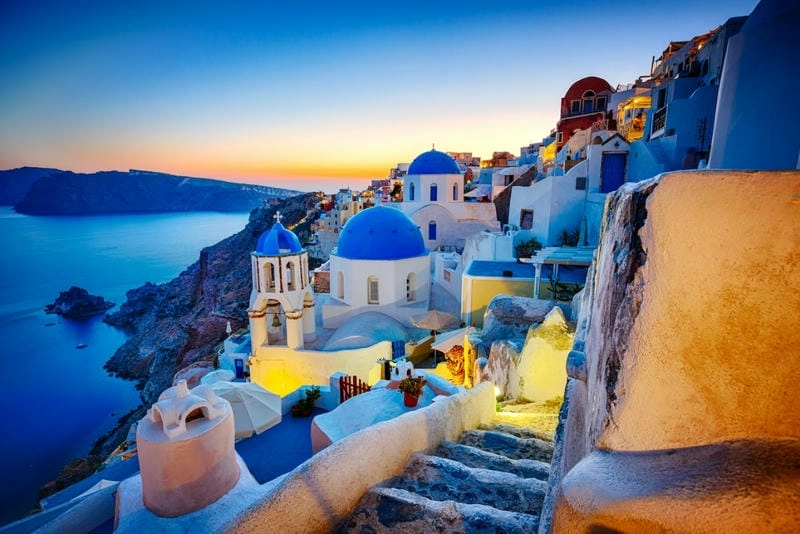 Những hoạt động thú vị tại bãi biển Santorini mùa hè thu hút mọi du khách