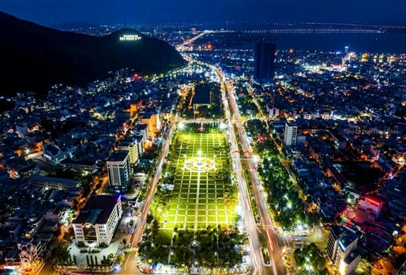 Bình Định về đêm huyền ảo lung linh ánh đèn rực rỡ