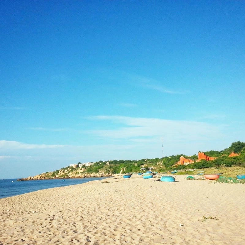 Đắm chìm trong làn biển xanh Bình Thuận