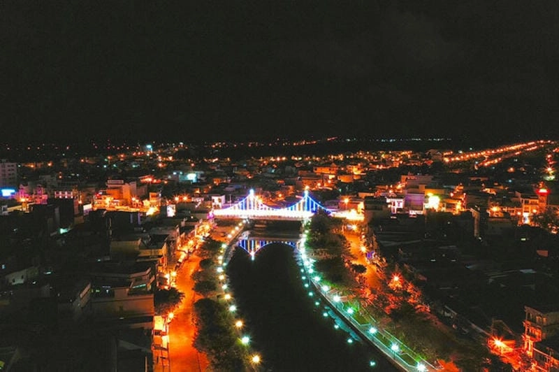 Cà Mau về đêm mùa hè lung linh ánh đèn huyền ảo