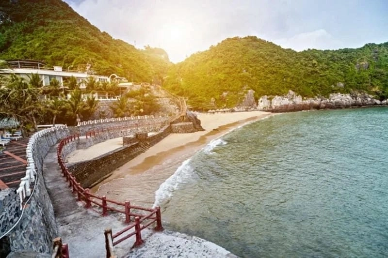 Chill hết nấc tại bãi Cát Cò mùa hè