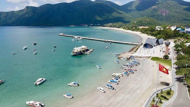 Dạo chơi cùng làn gió thuyền biển mùa hè