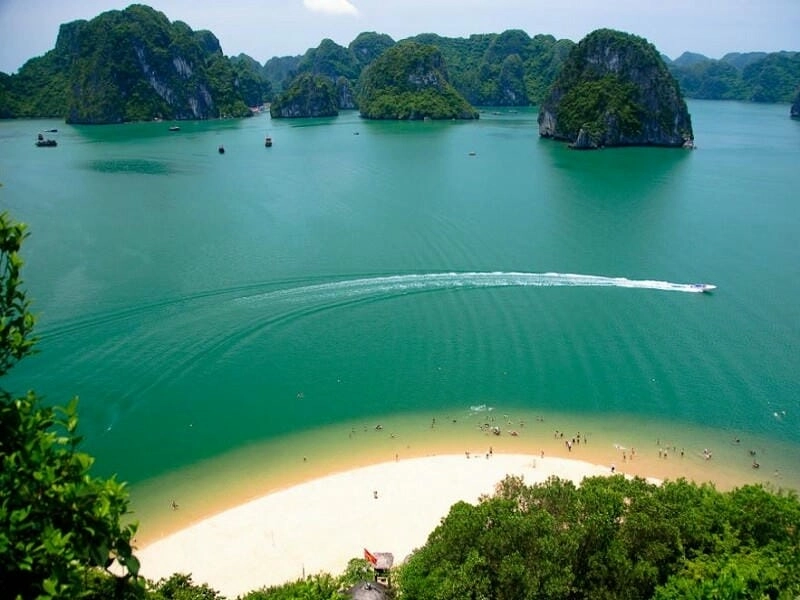 Ngập tràn cảm xúc trong từng ảnh biển Hạ Long mùa hè