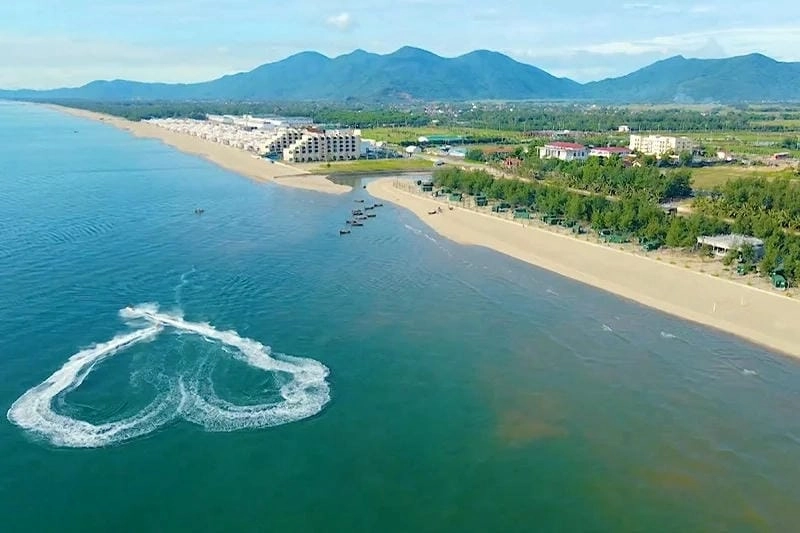 Đẹp nao lòng với bãi Thiên Cầm mùa hè