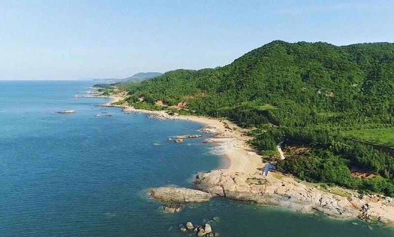 Tận hưởng trọn vẹn mùa hè thơ mộng bên bờ biển