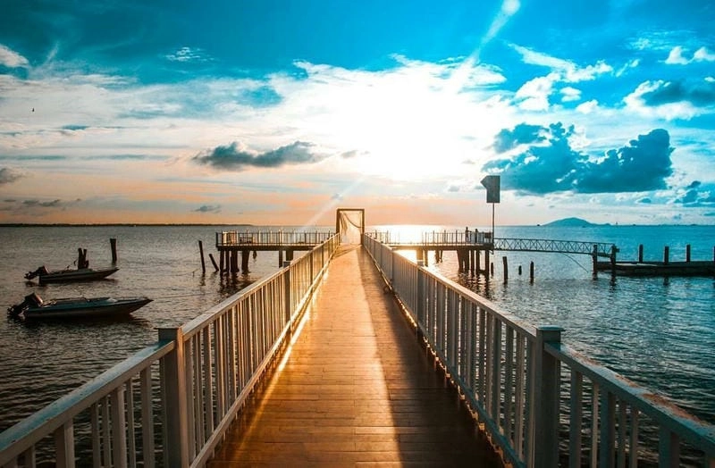 Bình minh biển Kiên Giang mùa hè rực rỡ sắc màu thiên nhiên