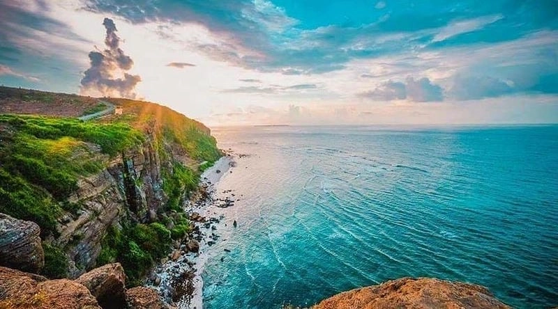 Lặng người trước bình minh biển Lý Sơn rực rỡ