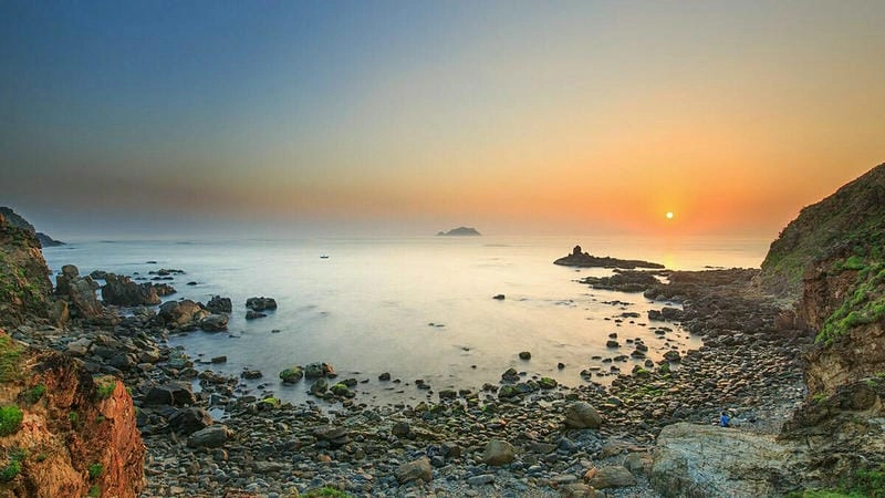 Ngẩn ngơ trước ánh sáng bình minh biển Quy Nhơn dịu dàng