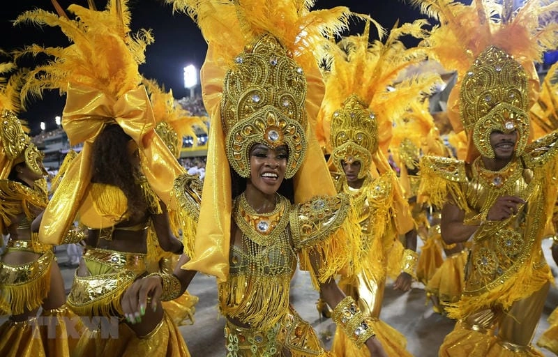 Ảnh Carnival Brazil rực rỡ sắc màu và náo nhiệt