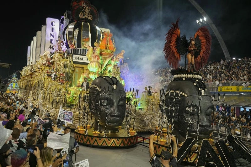 Bình minh Carnival báo hiệu một ngày hội tưng bừng