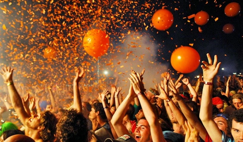 Bình minh Glastonbury báo hiệu một ngày hội tưng bừng