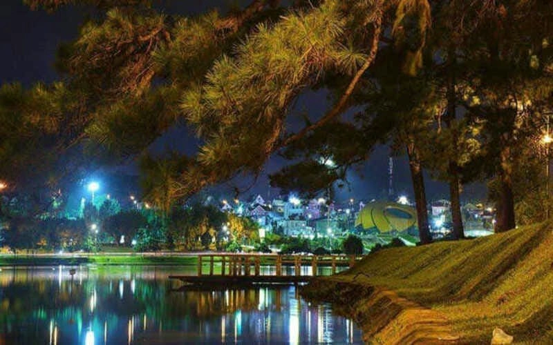 Mùa thu về đêm lặng lẽ và nên thơ