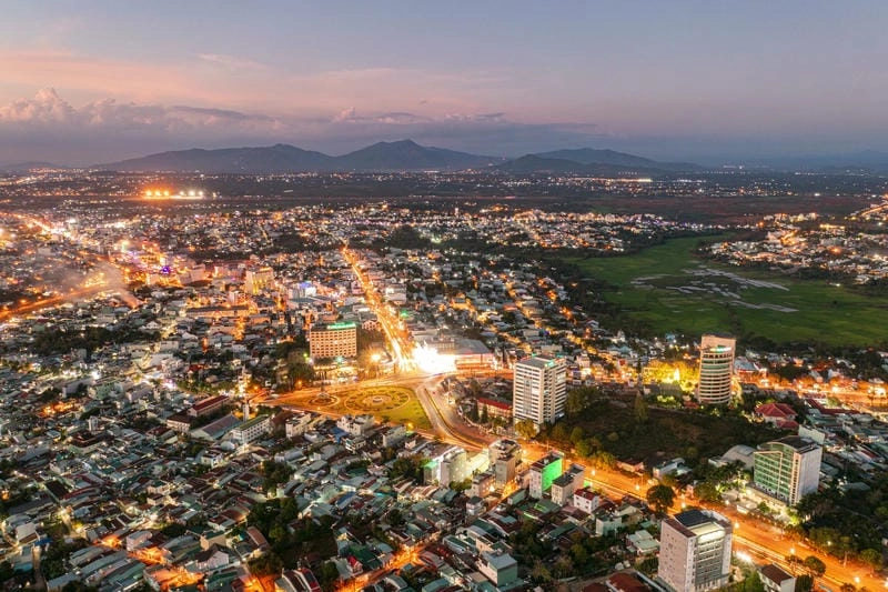 Mùa thu về đêm Gia Lai thơ mộng bên hoa dã quỳ