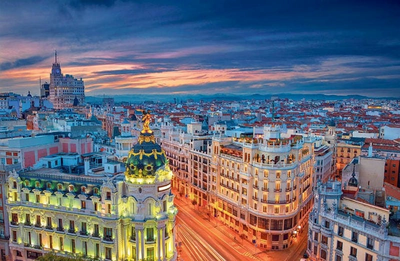 Mùa hè về đêm Tây Ban Nha thơ mộng