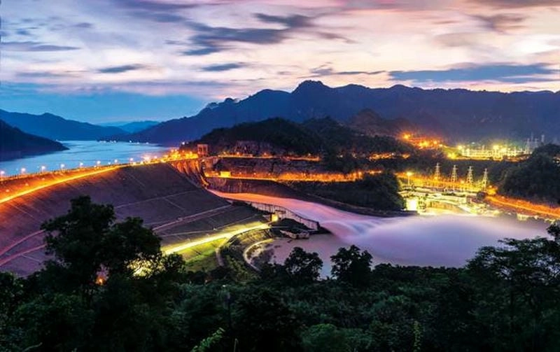 Lặng lẽ cảm nhận mùa thu về đêm nơi núi rừng