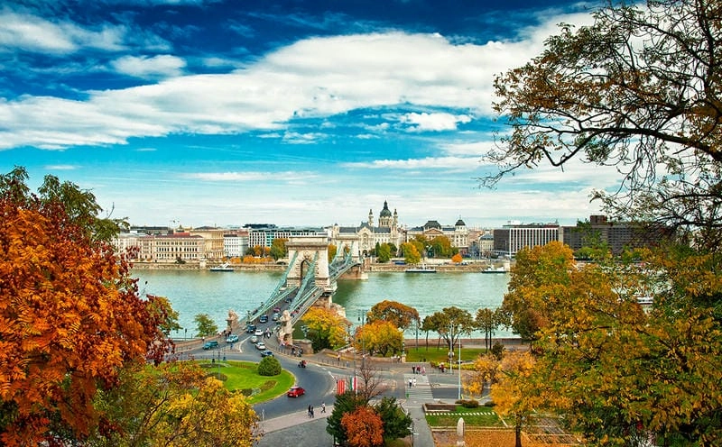 Khám phá ve đẹp của mùa thu lá vàng tại Budapest Hungary